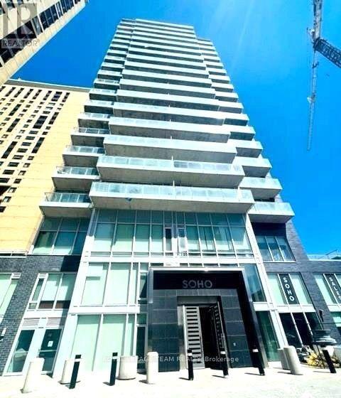 Photo 1 of 21 — 607 - 111 CHAMPAGNE AVENUE S Unit 607, Ottawa, ON K1S5V3