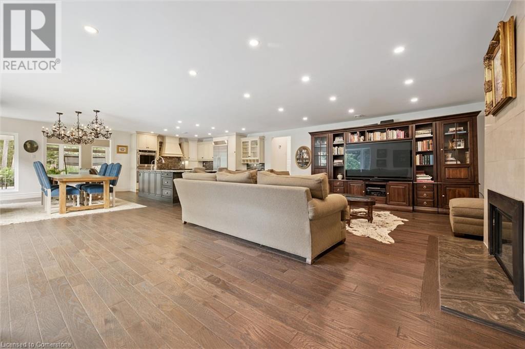 882-888 FAIRWAY Road N