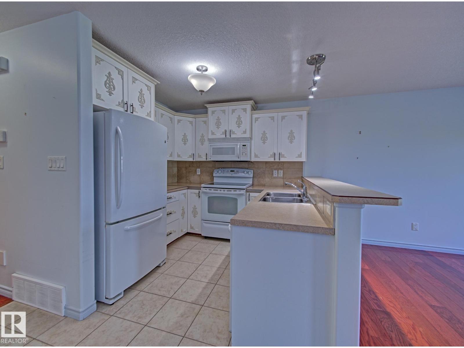 #3 10 Woodcrest LN