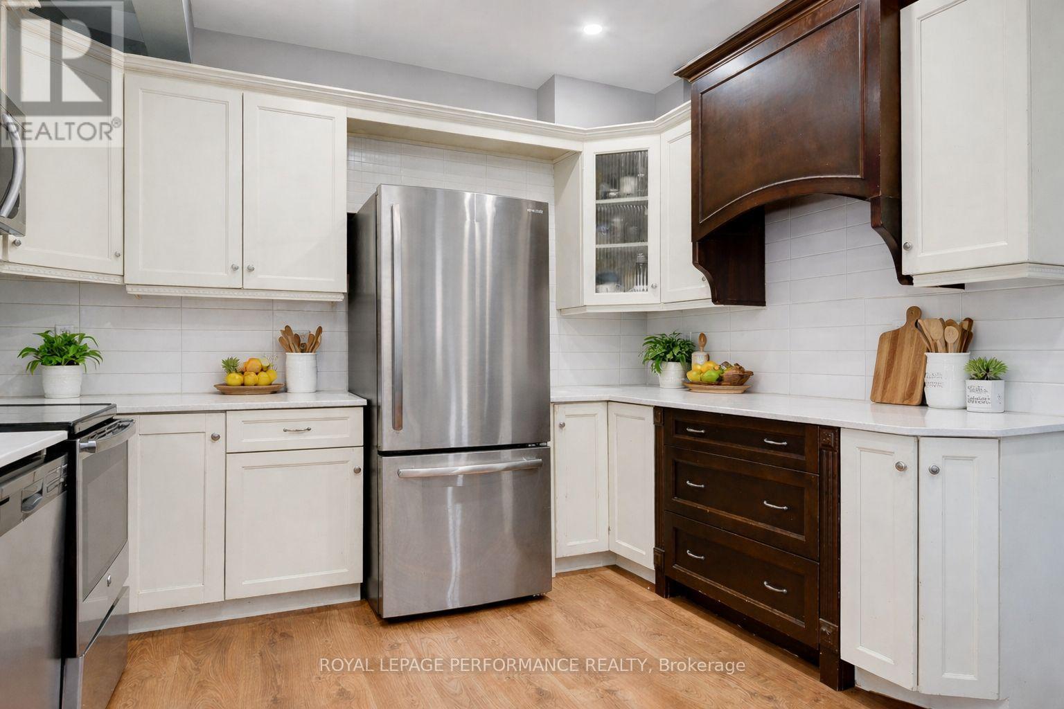 2 - 739 PRINCIPALE STREET