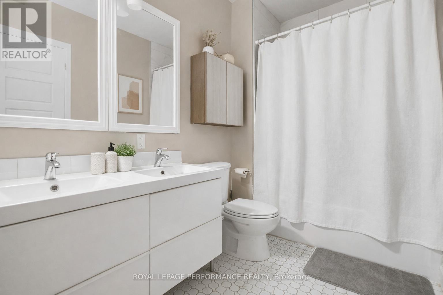 2 - 739 PRINCIPALE STREET