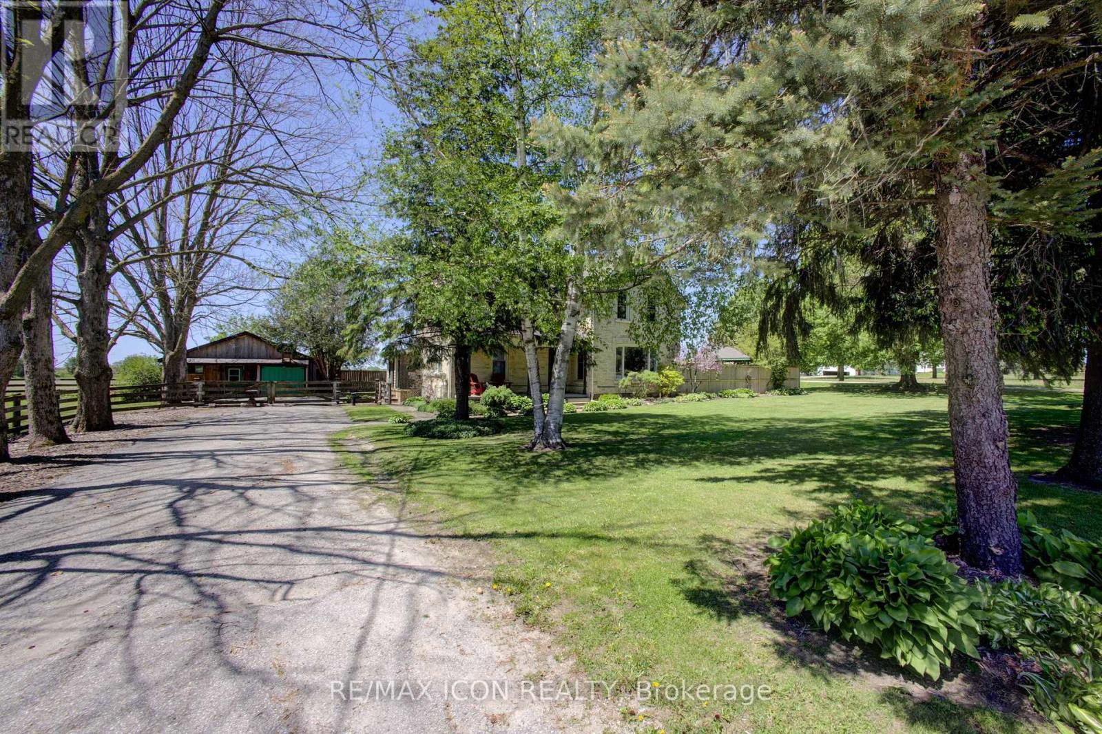 392114 GREY 109 ROAD