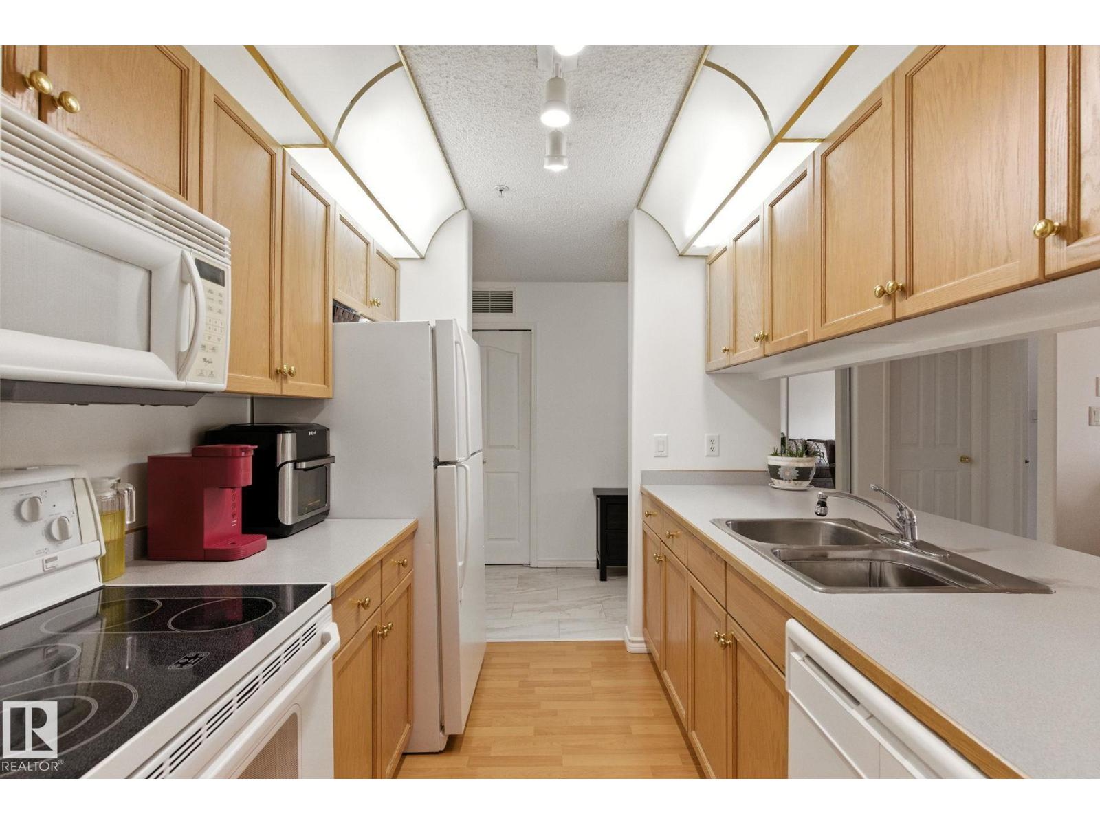 #125 16303 95 ST NW