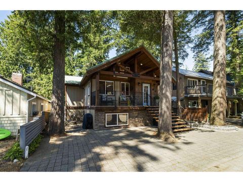 311 SPRUCE STREET|Cultus Lake North Cultus Lake BC V2R4Y7