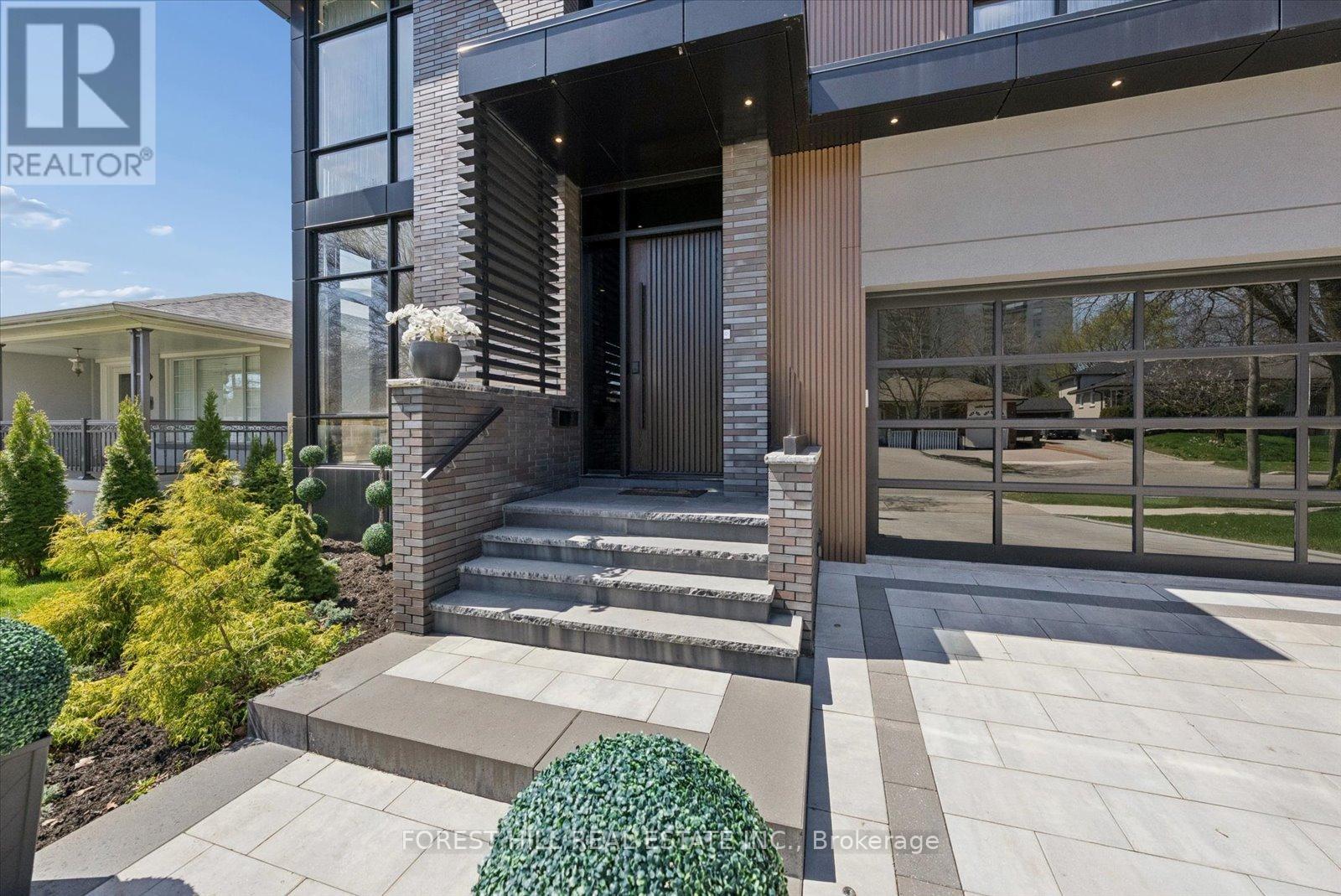 16 LEMONWOOD DRIVE