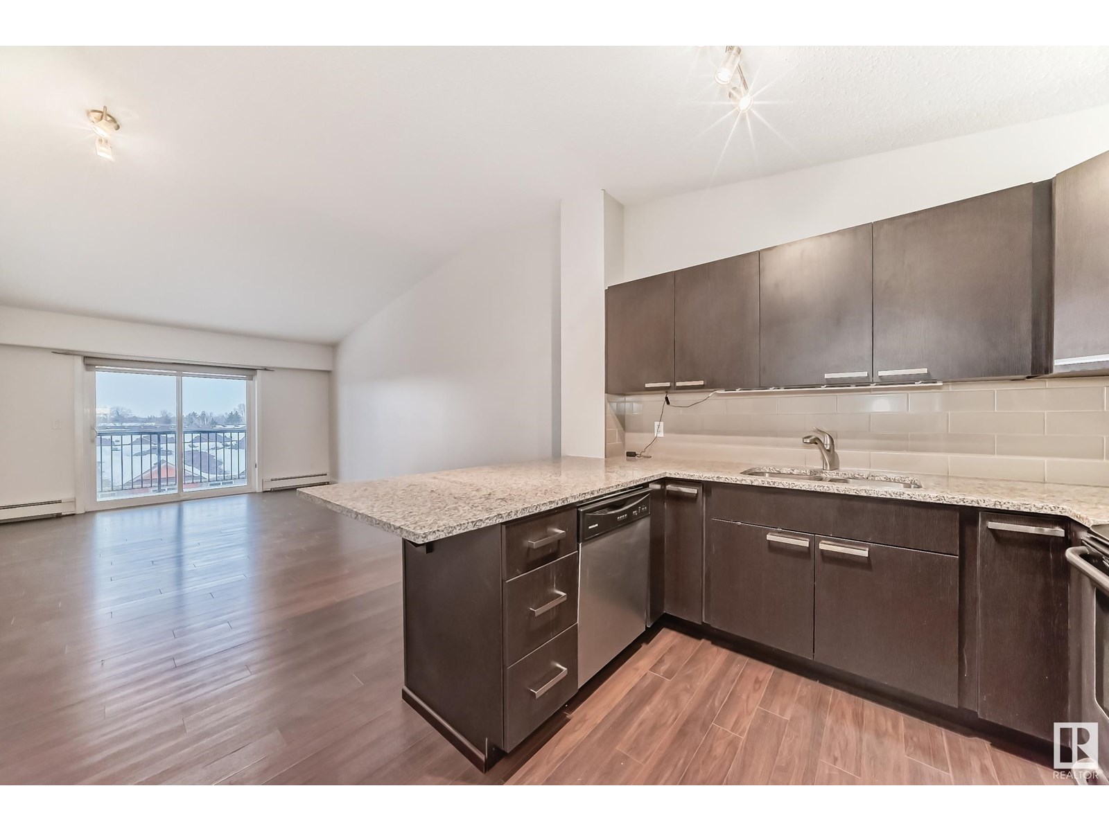 #406 14808 125 ST NW