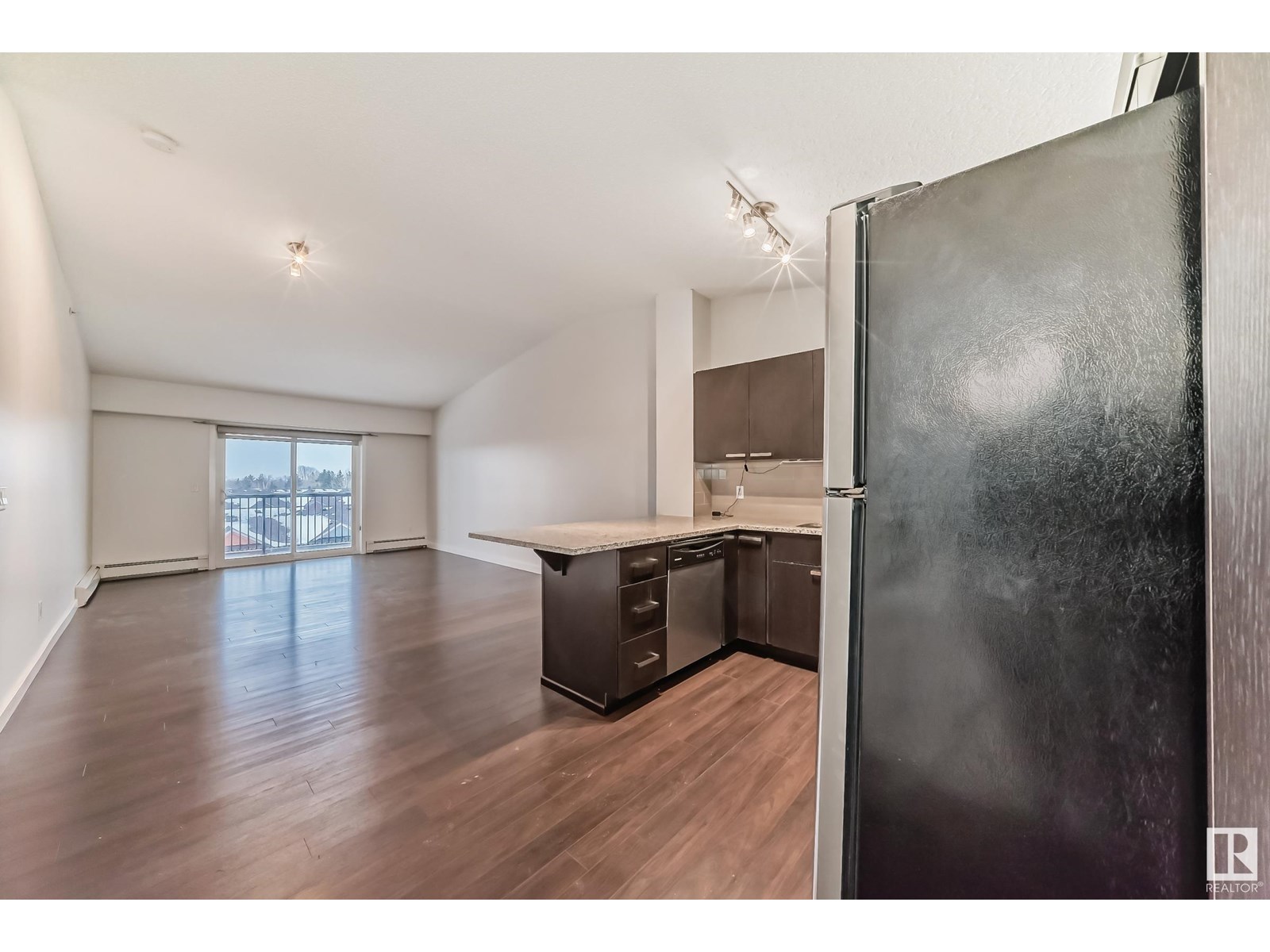 #406 14808 125 ST NW