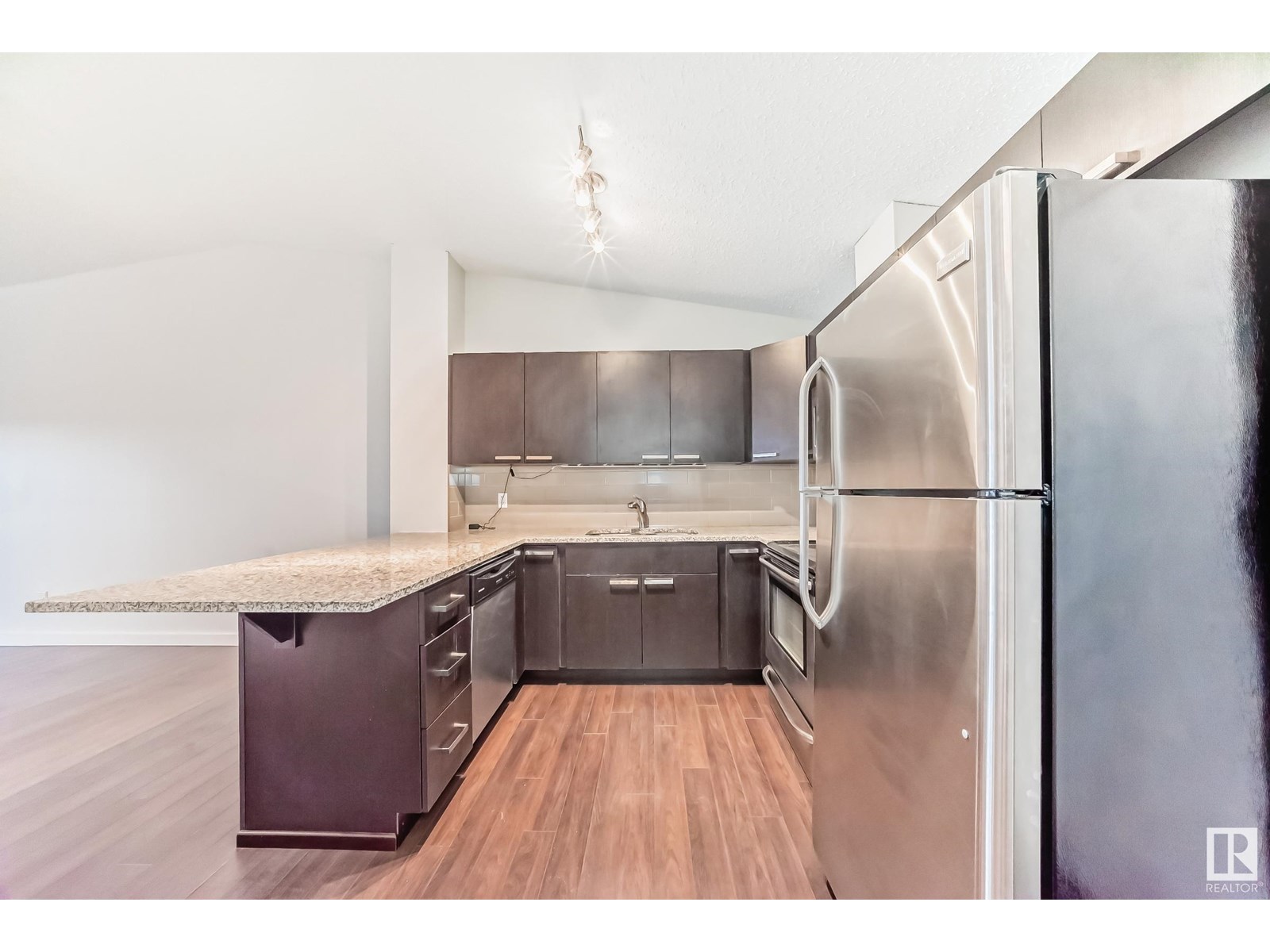 #406 14808 125 ST NW