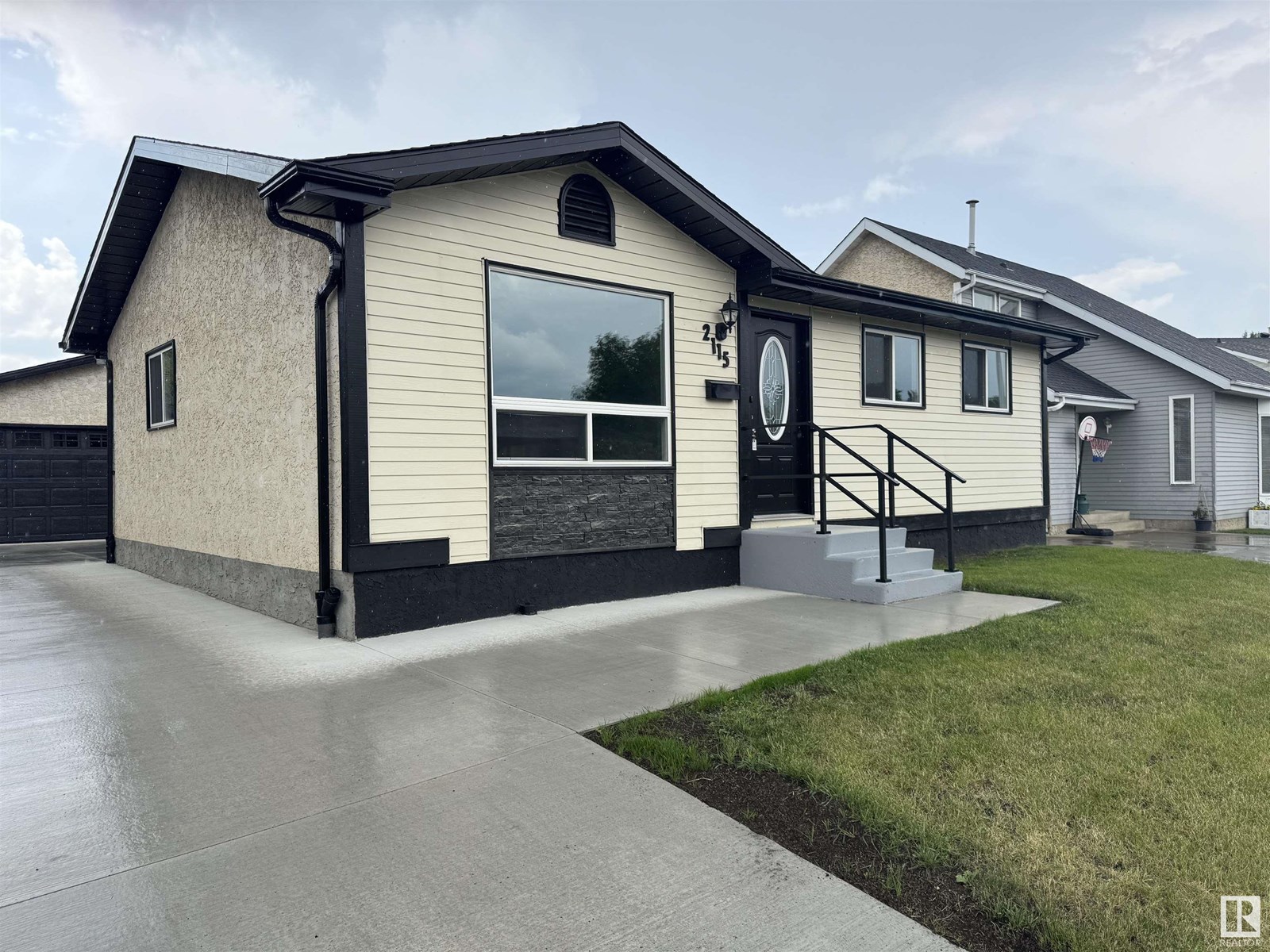 2115 145 AV NW