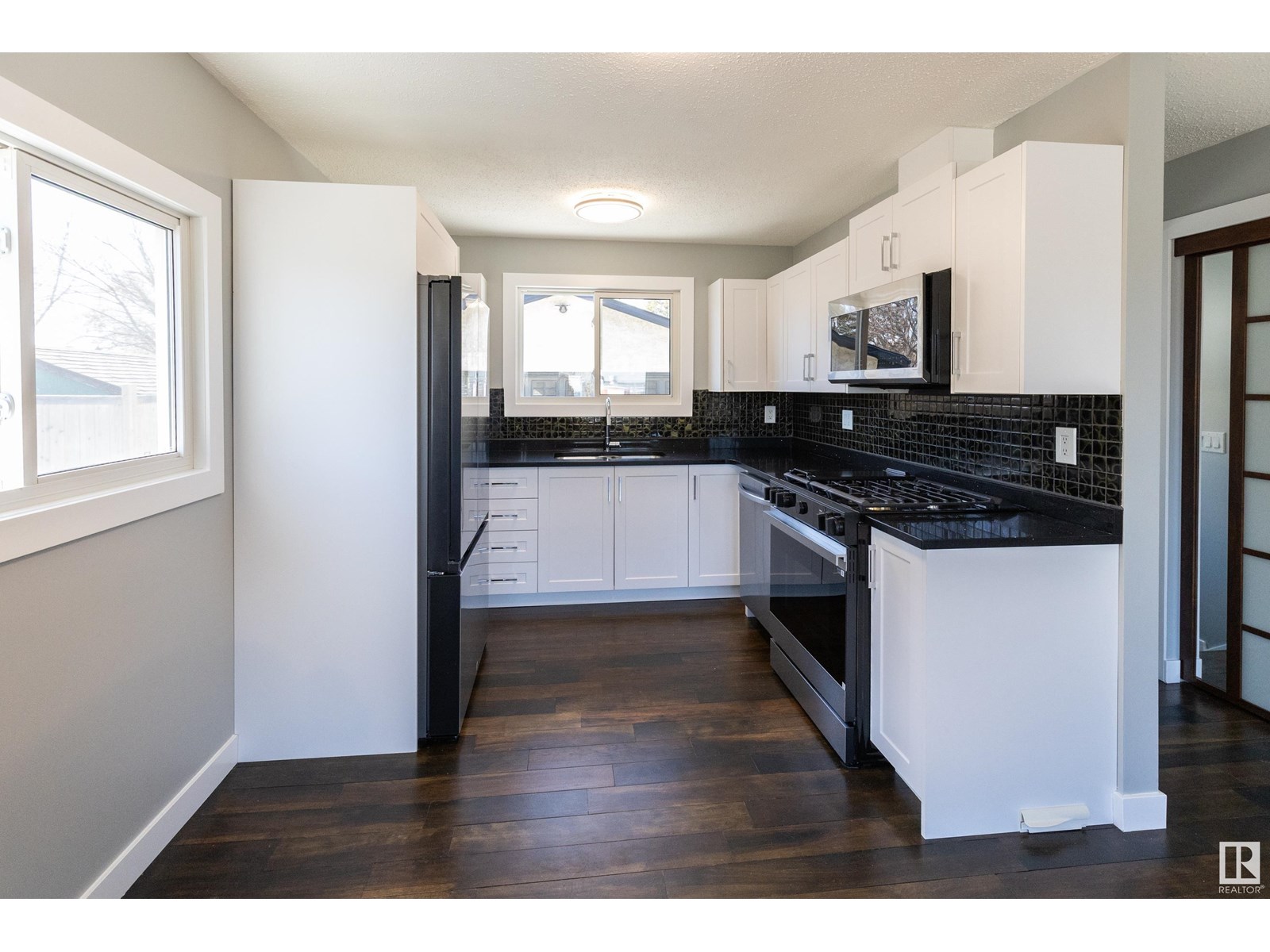 2115 145 AV NW