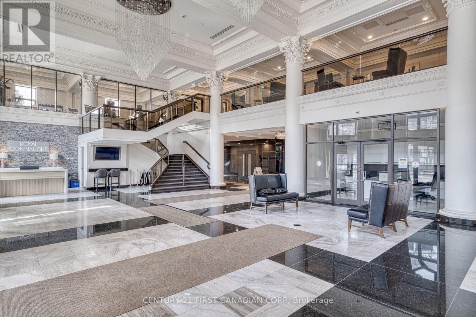 720 - 118 KING STREET E