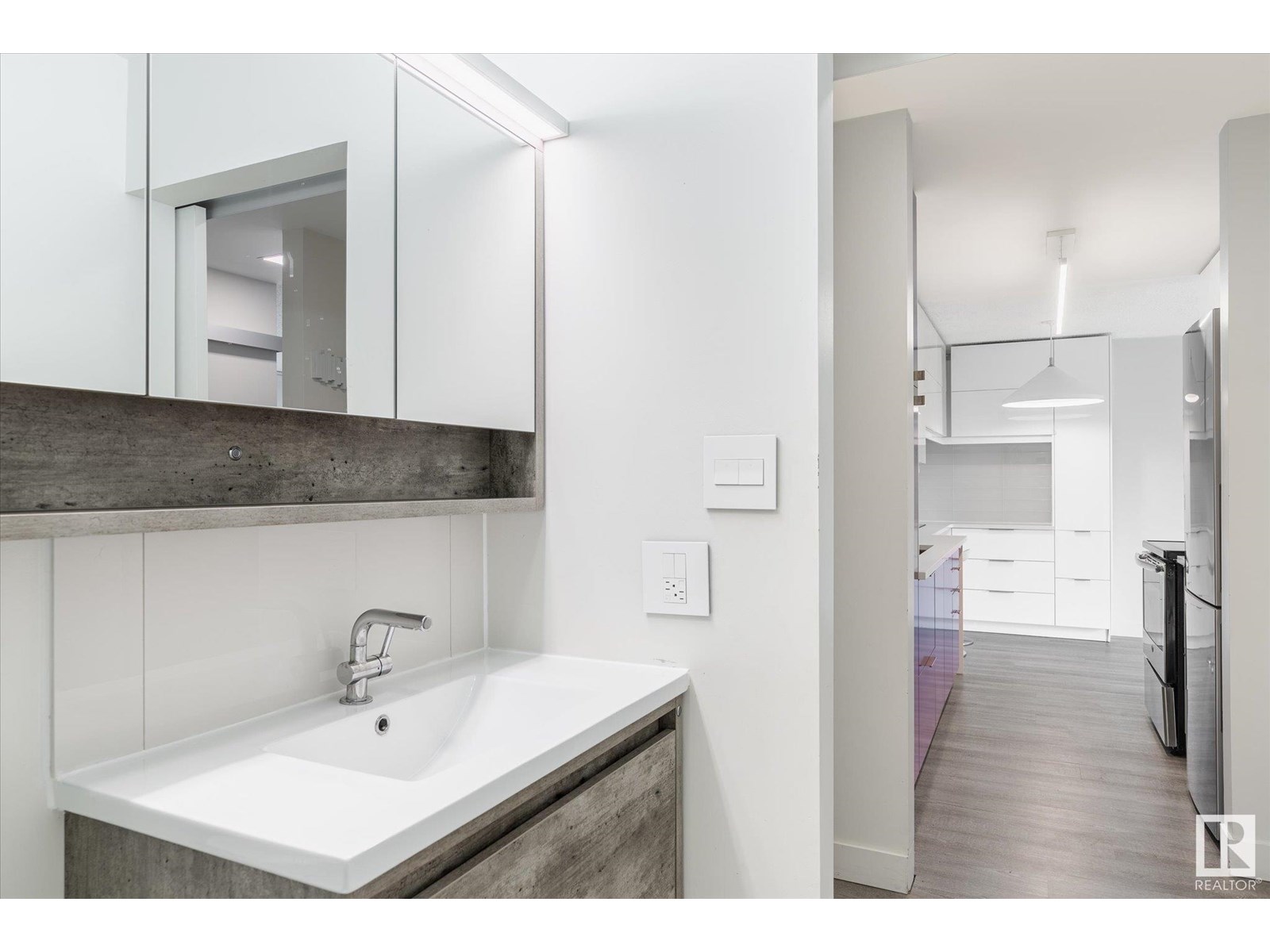 #302 11224 116 ST NW