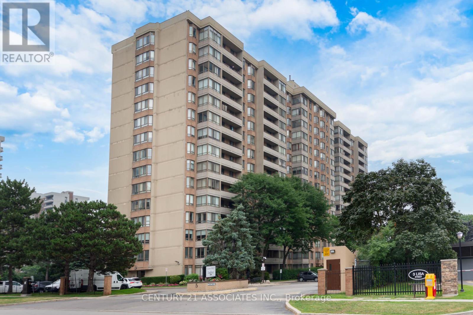 Photo 1 of 38 — 402 - 5 LISA STREET Unit 402, Brampton (Queen Street Corridor), ON L6T4T4