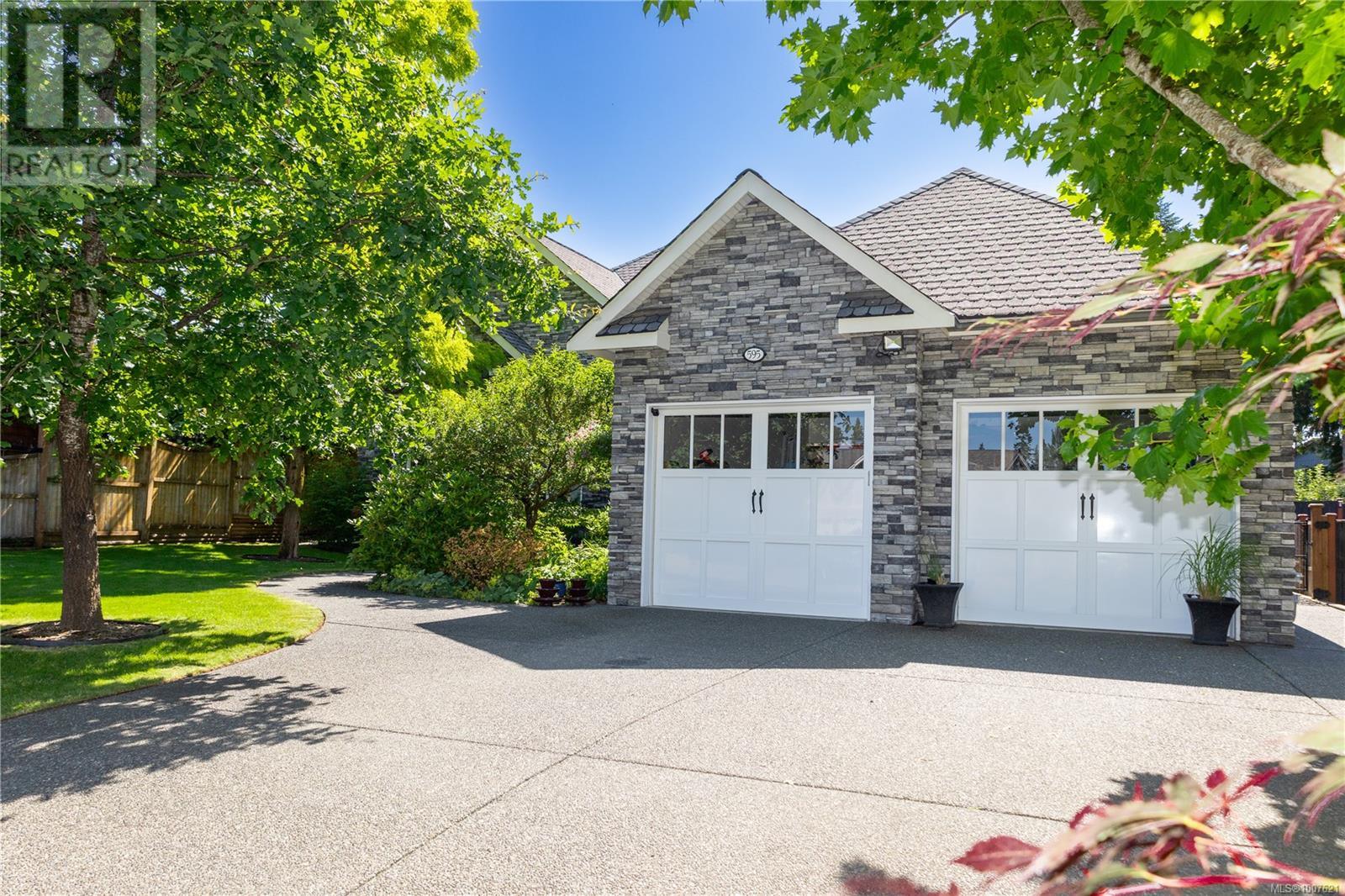 595 Edgewood Dr