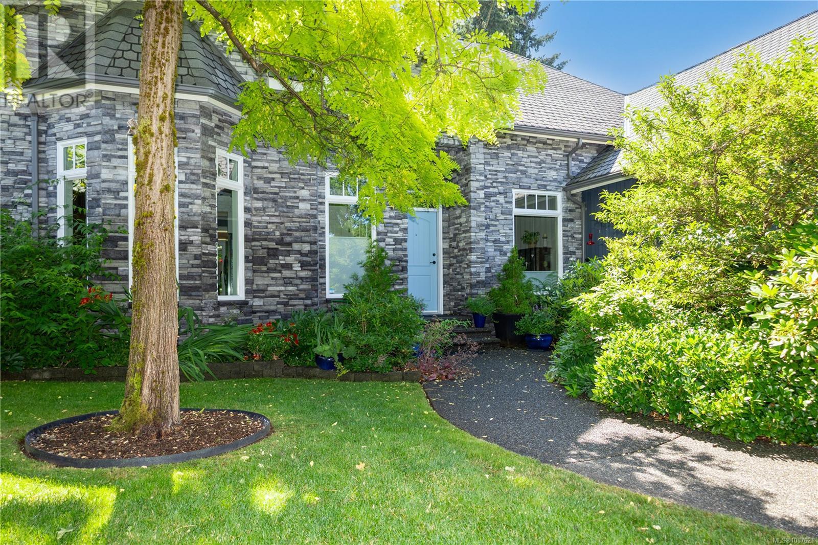 595 Edgewood Dr