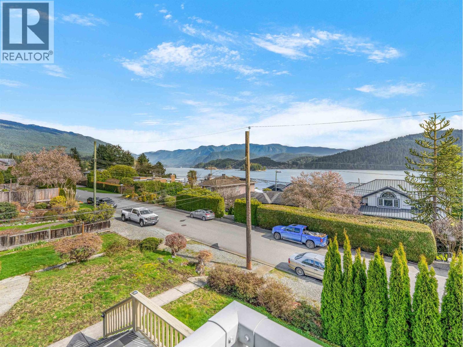 351 BEACHVIEW DRIVE