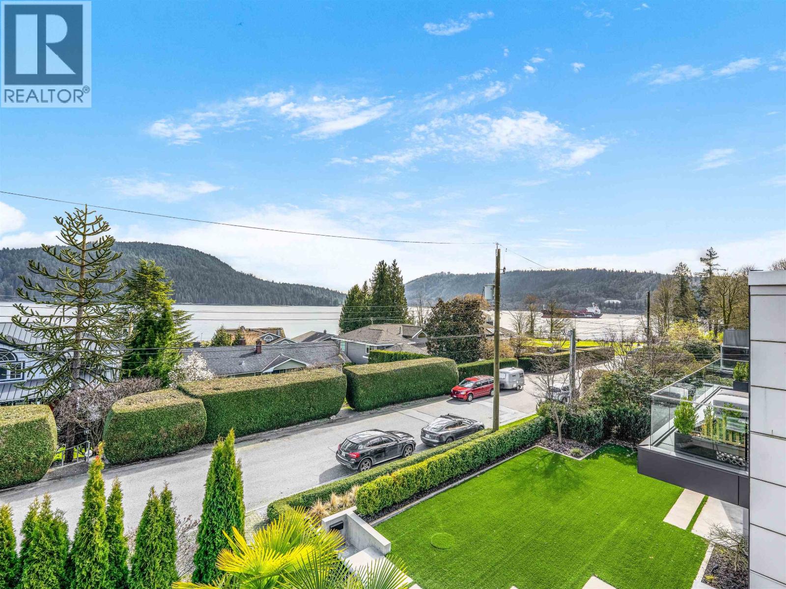 351 BEACHVIEW DRIVE