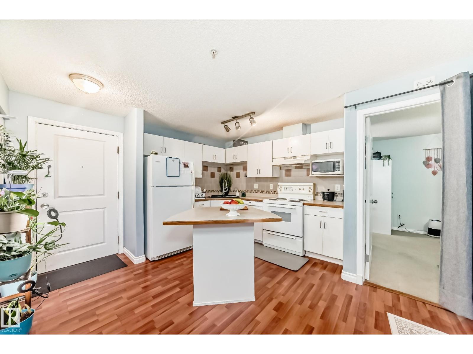 #108 10535 122 ST NW