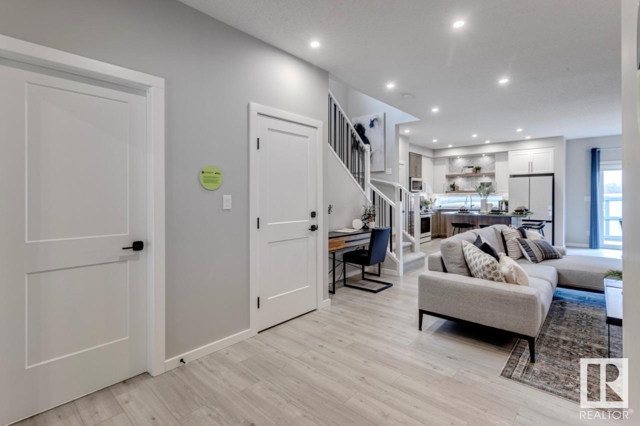 3 ASHBURY CR