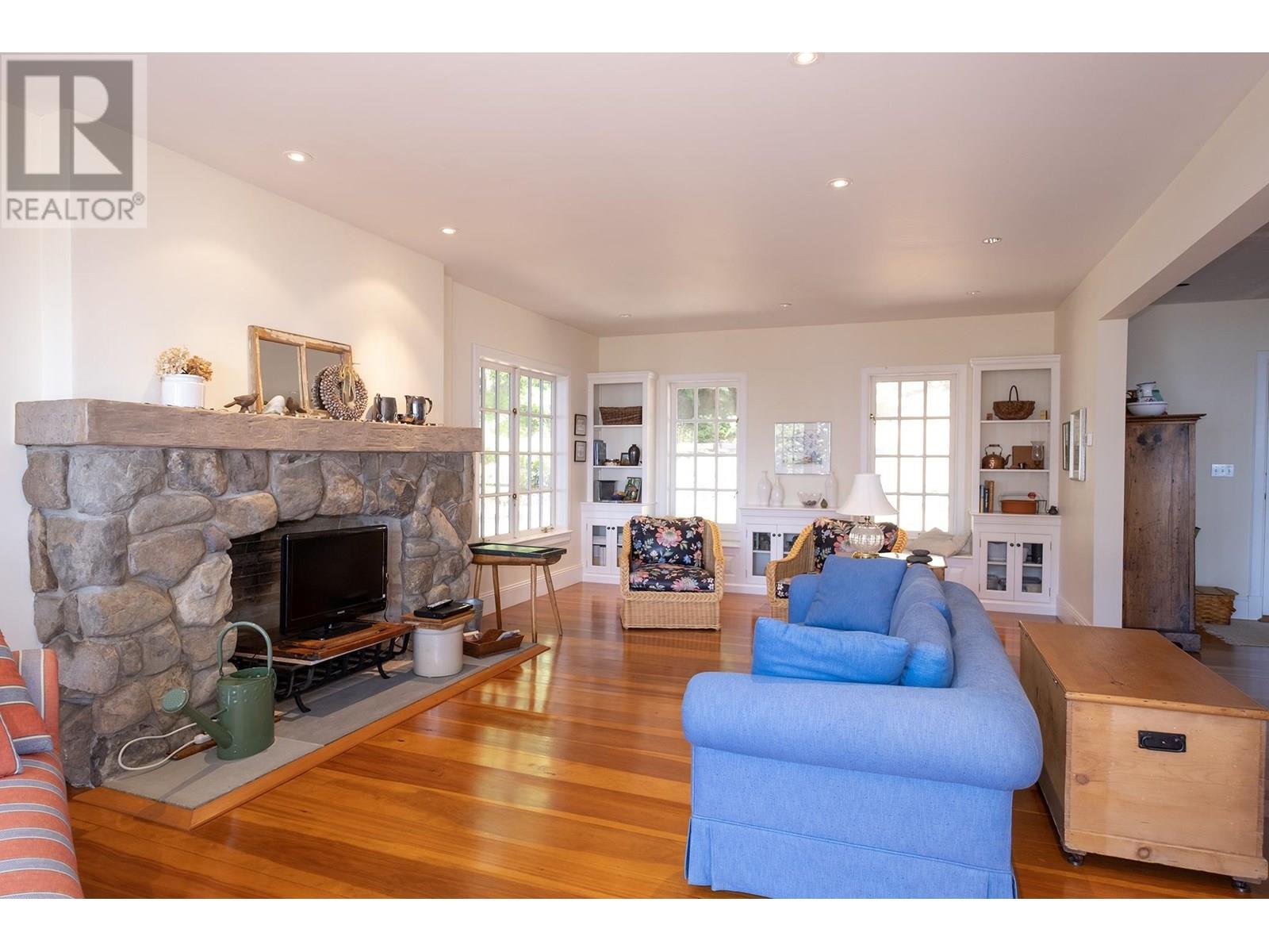 1289 GOWER POINT ROAD