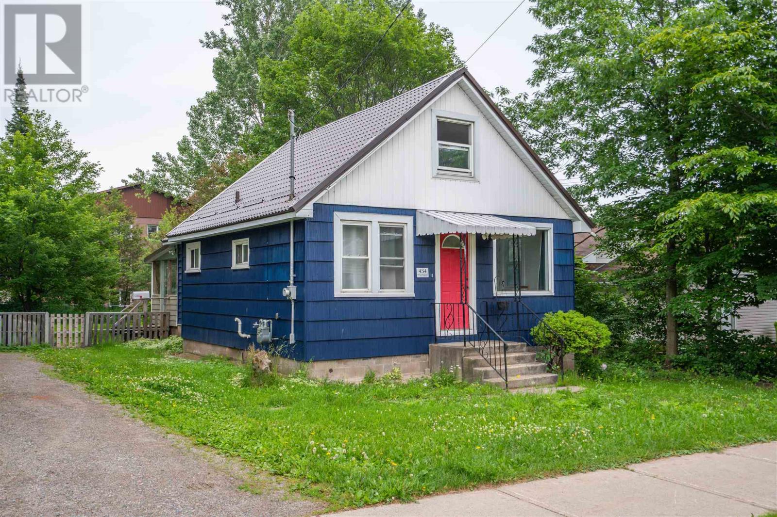 Photo 1 of 30 — 434 Lake ST, Sault Ste. Marie, ON P6B3L2