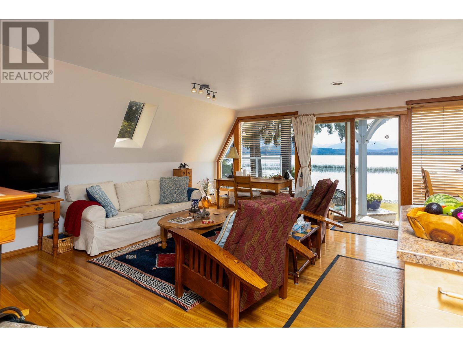 4685 LAKESIDE DRIVE