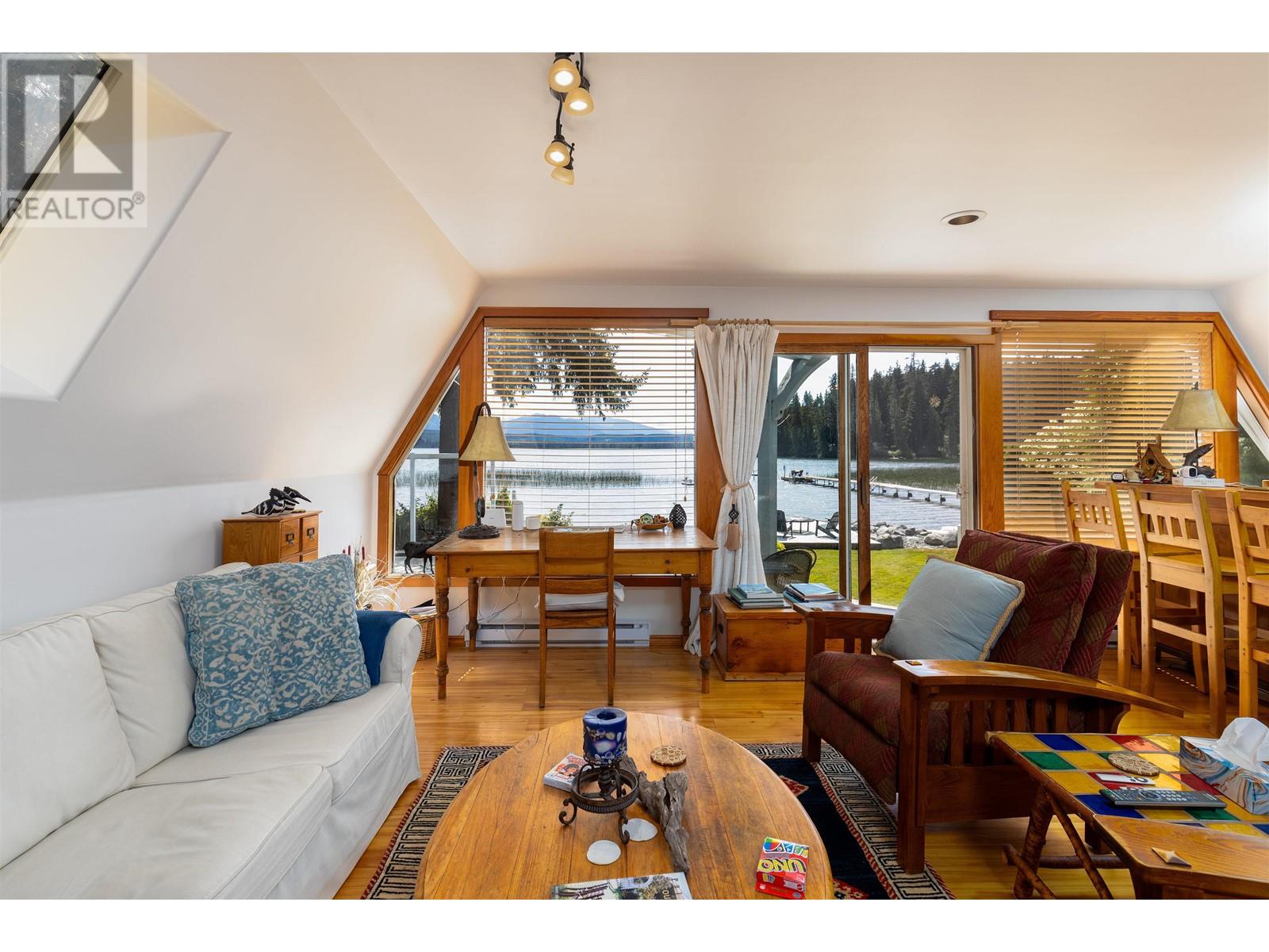 4685 LAKESIDE DRIVE