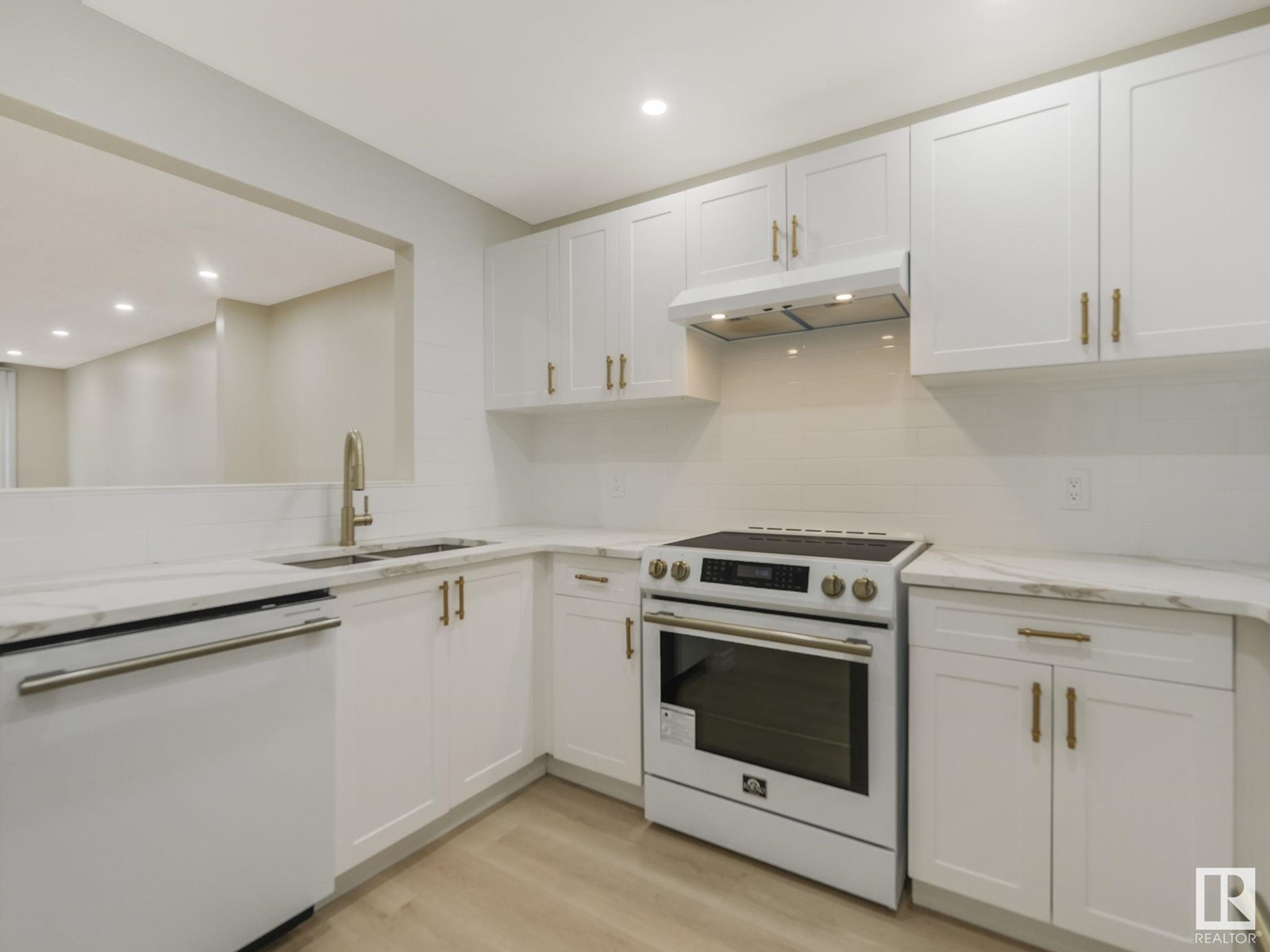 #303 14908 26 ST NW