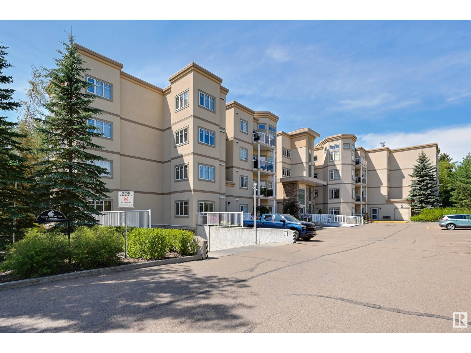 #402 5 GATE AV