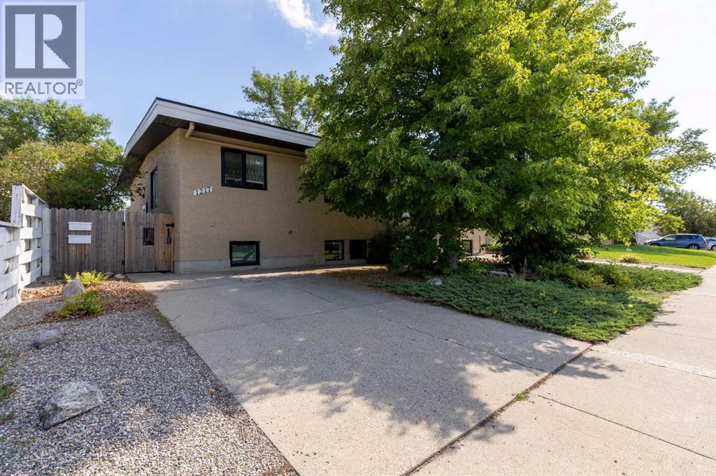 1217 & 1219 Glacier Drive S