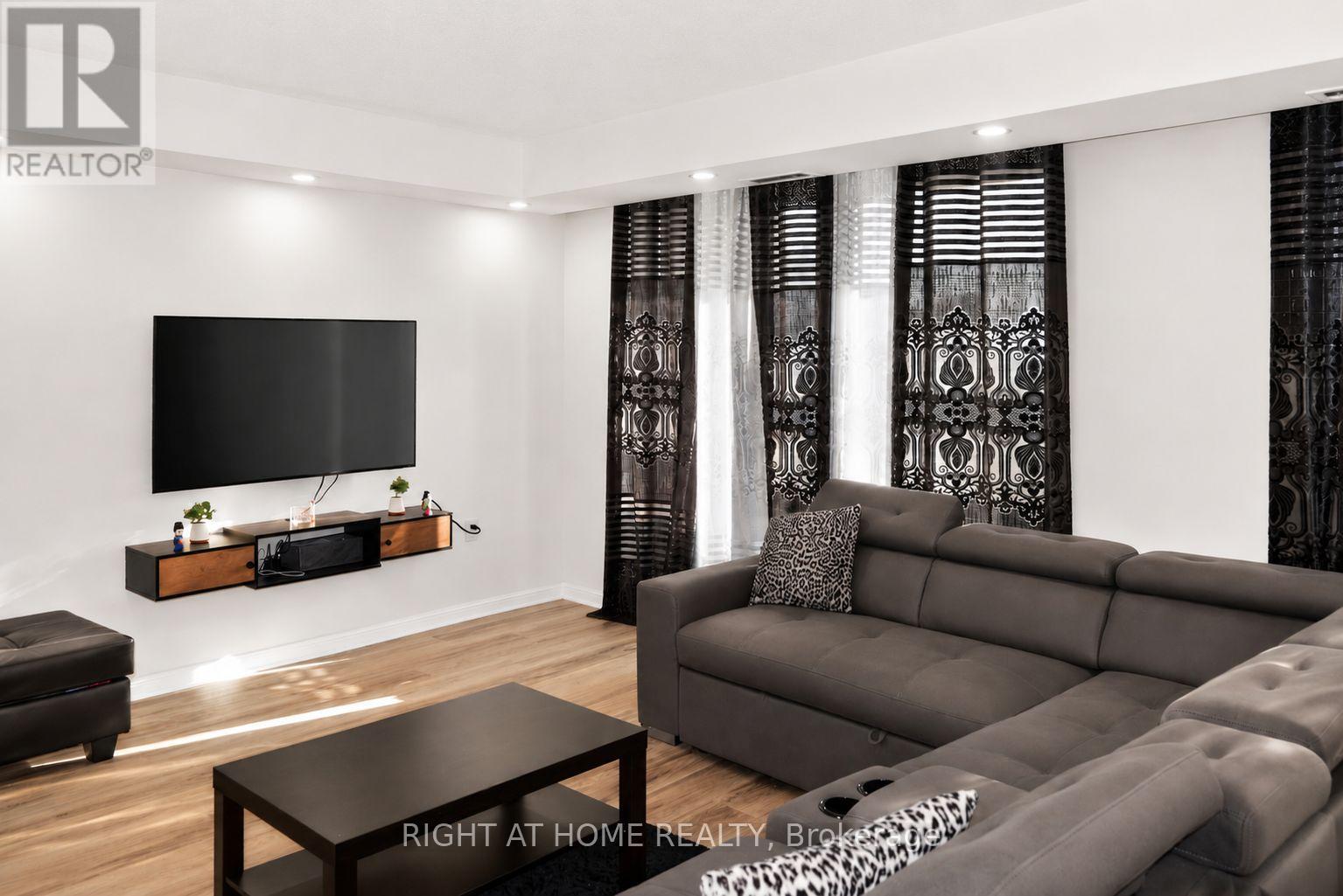 1501 - 757 VICTORIA PARK AVENUE