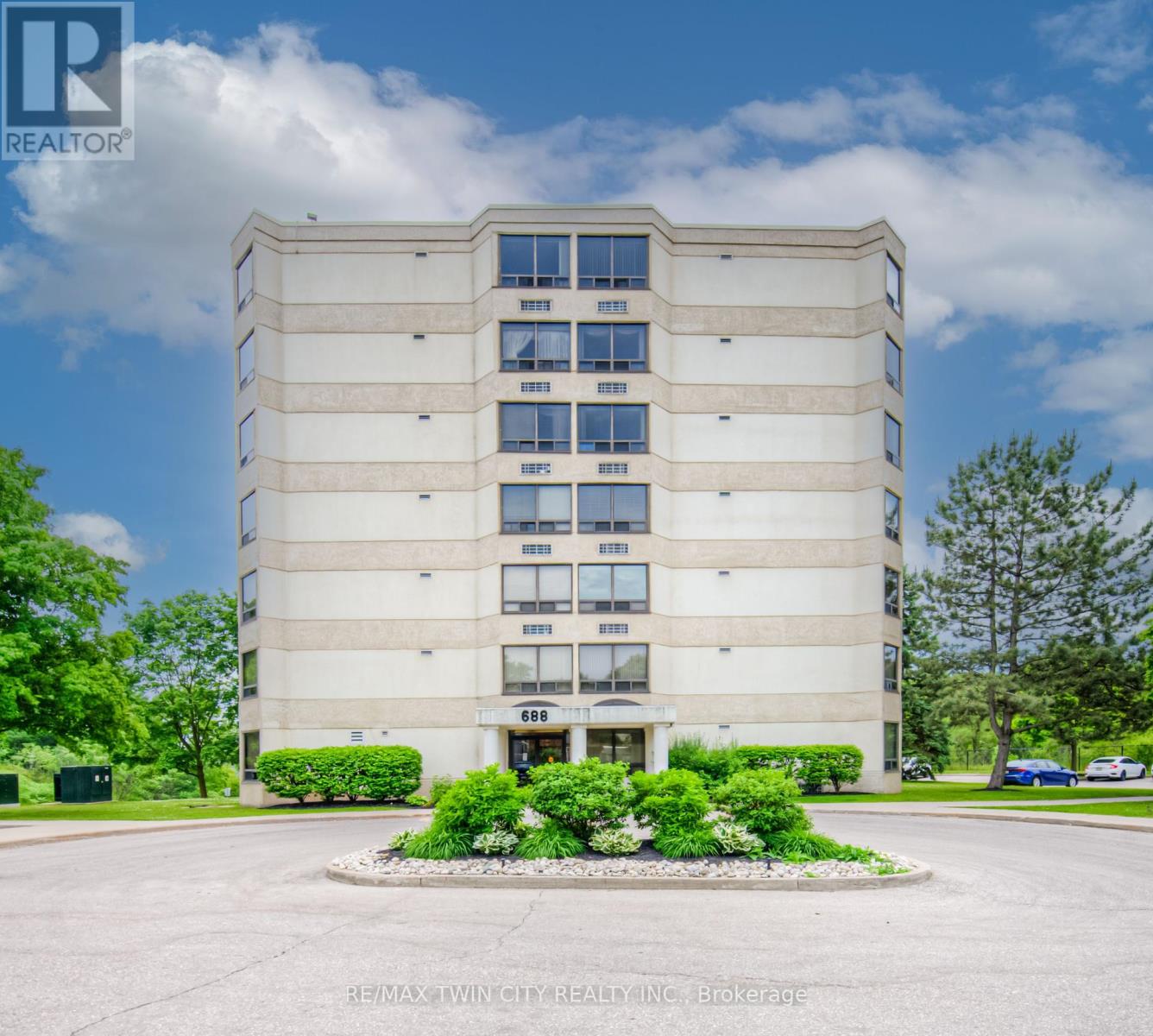 304 - 688 PRESTON PARKWAY
