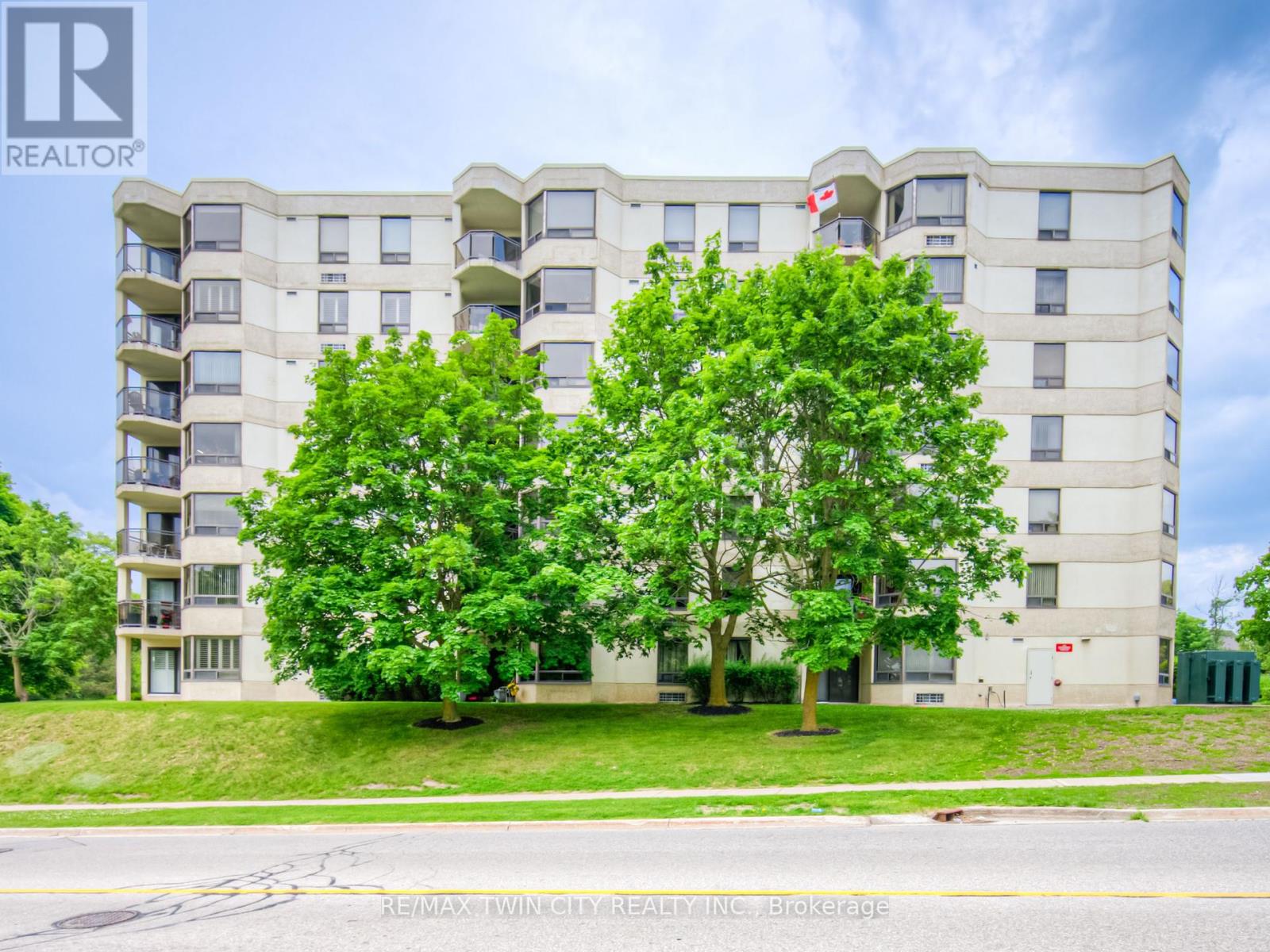 304 - 688 PRESTON PARKWAY