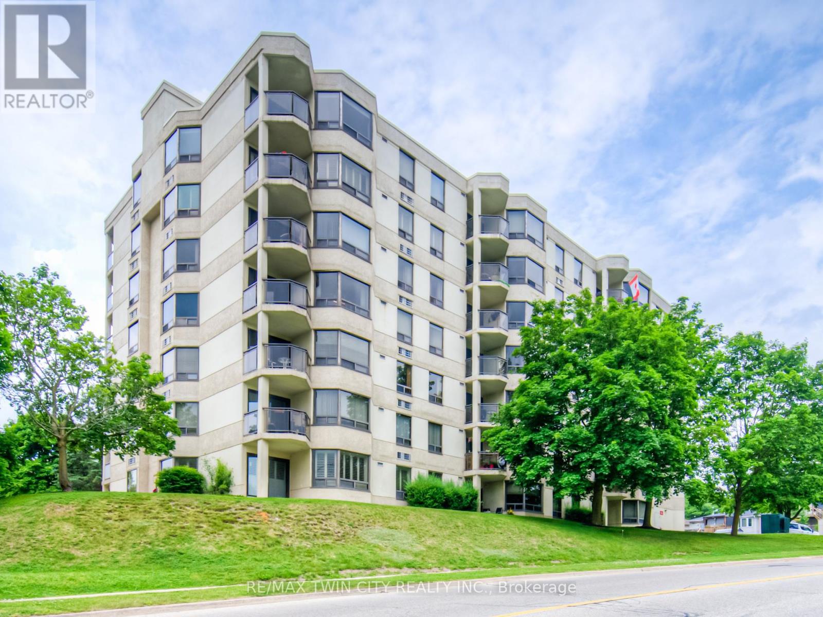 304 - 688 PRESTON PARKWAY