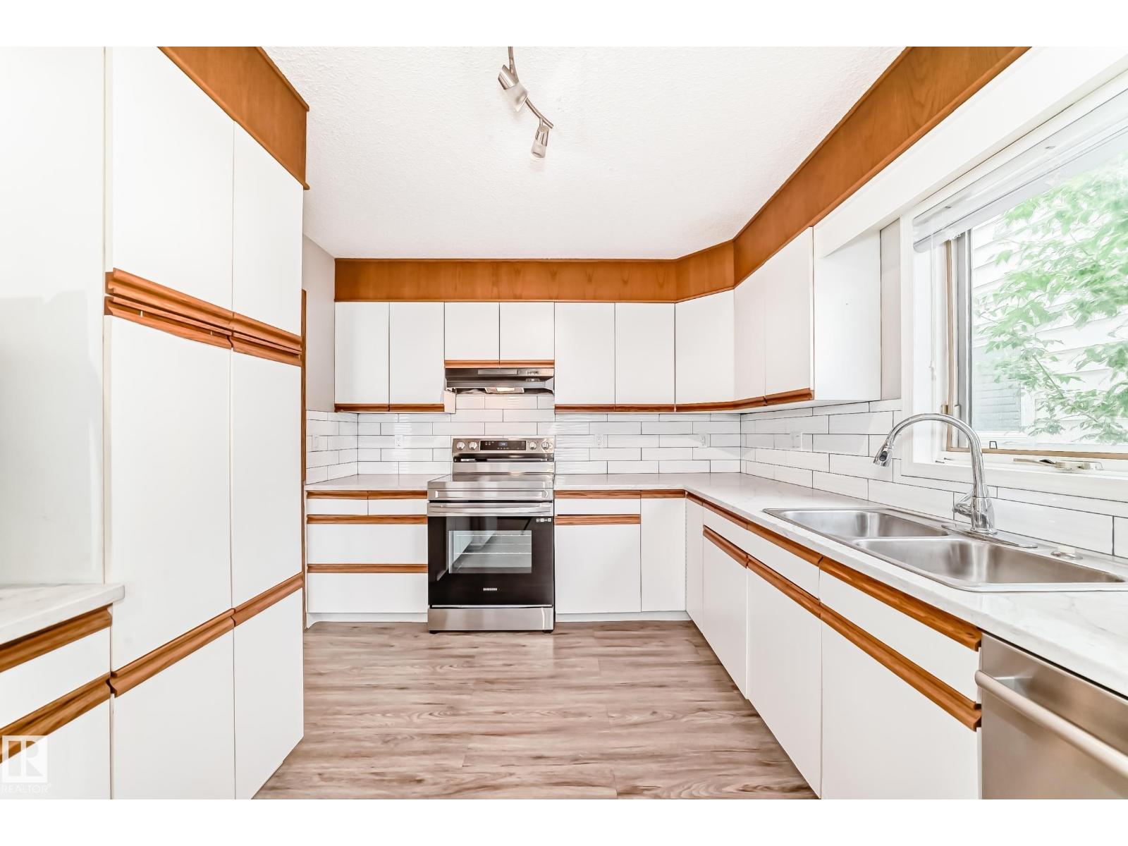 10735 68 AV NW