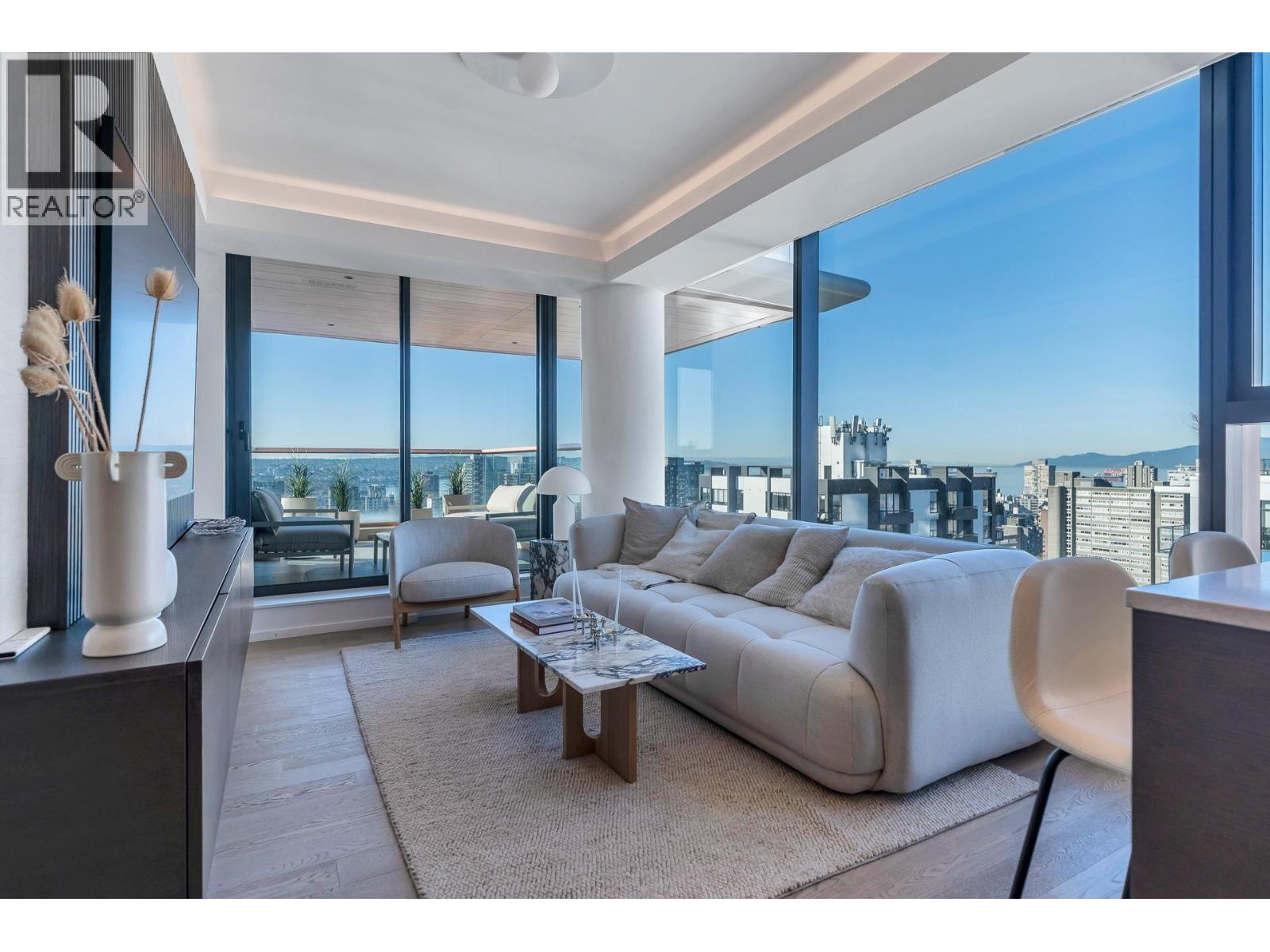 1102 1482 ROBSON STREET