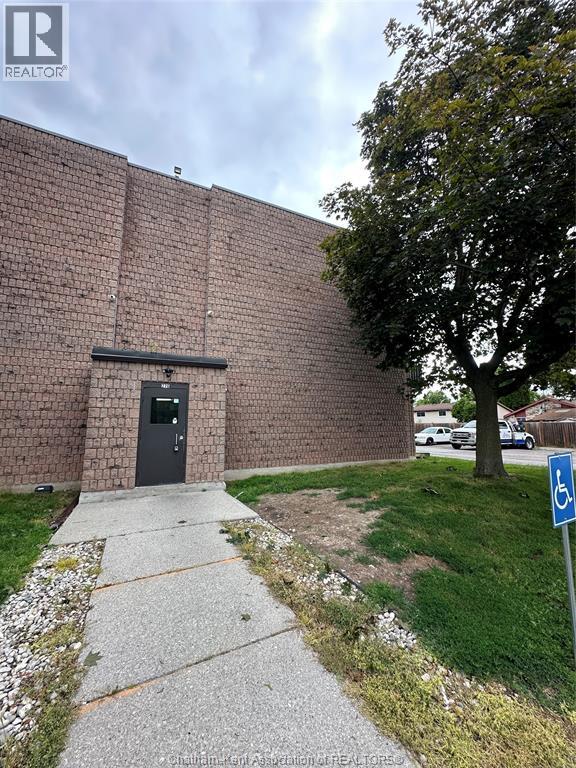 Photo 1 of 13 — 276 Merritt AVENUE, Chatham, ON N7M3G1