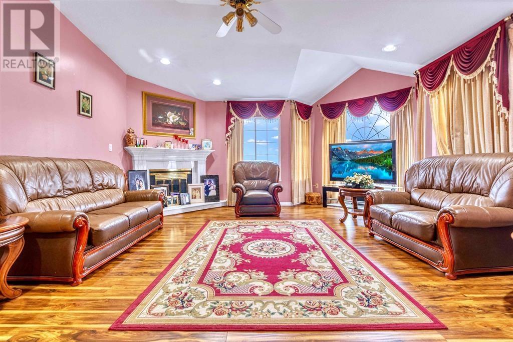 716 CRANE PLACE