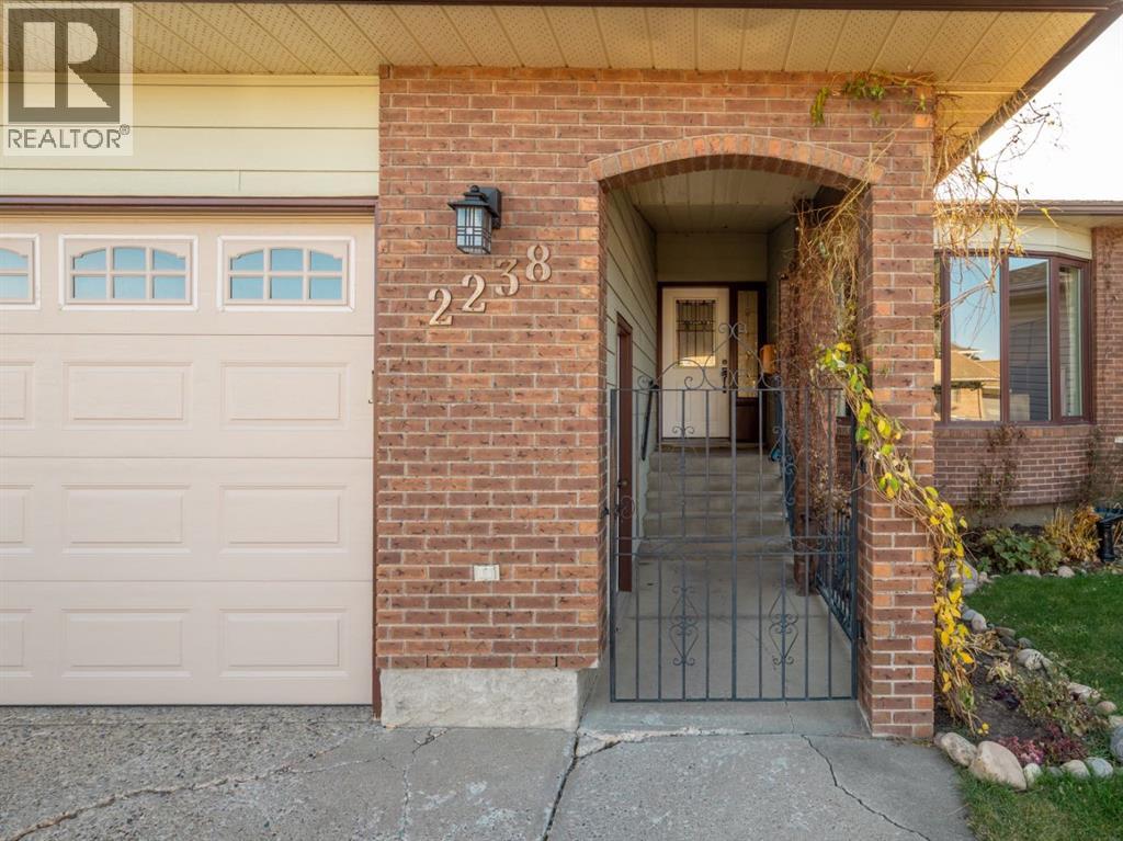 2238 26 Avenue S