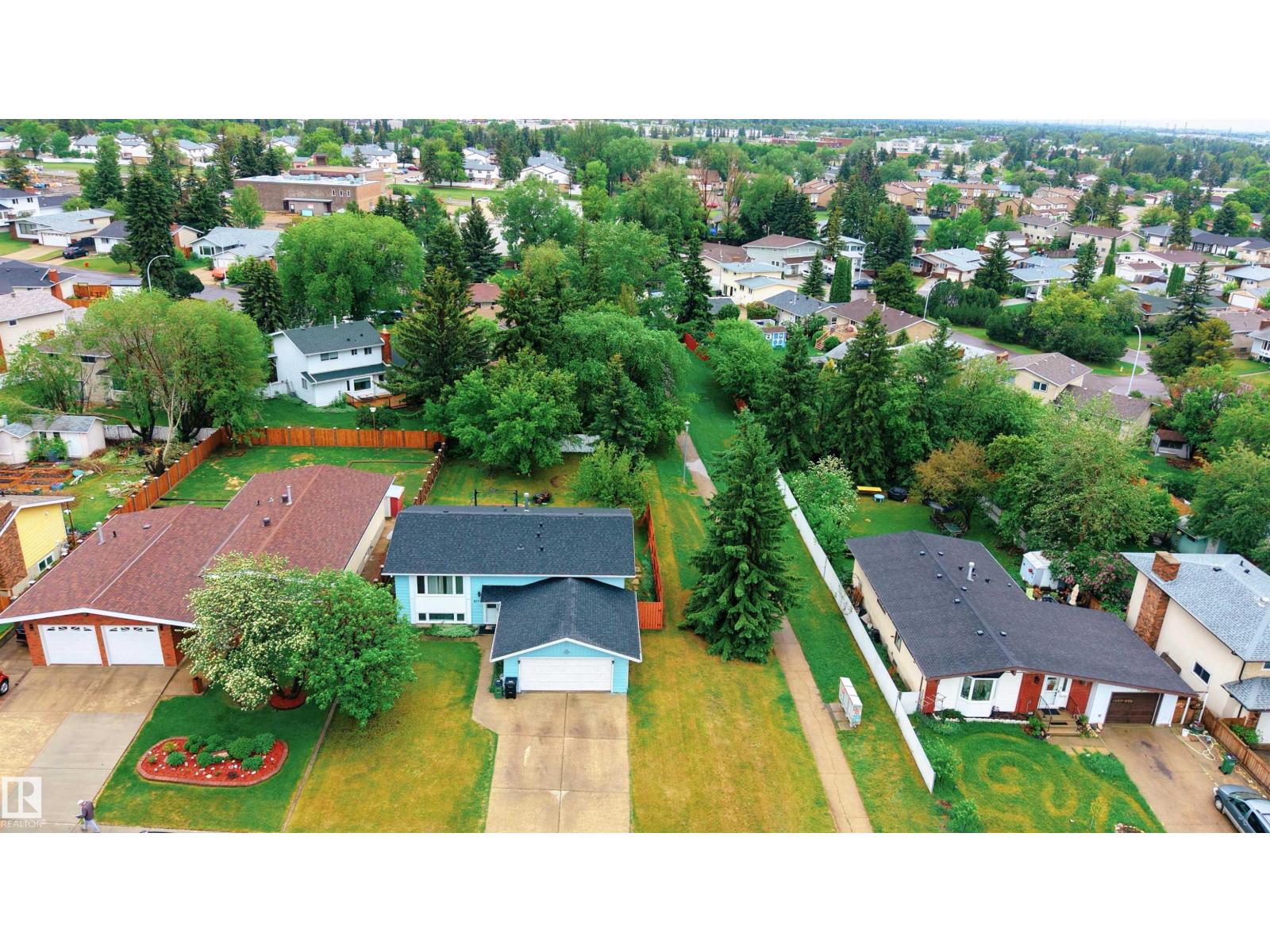 8011 44 AV NW