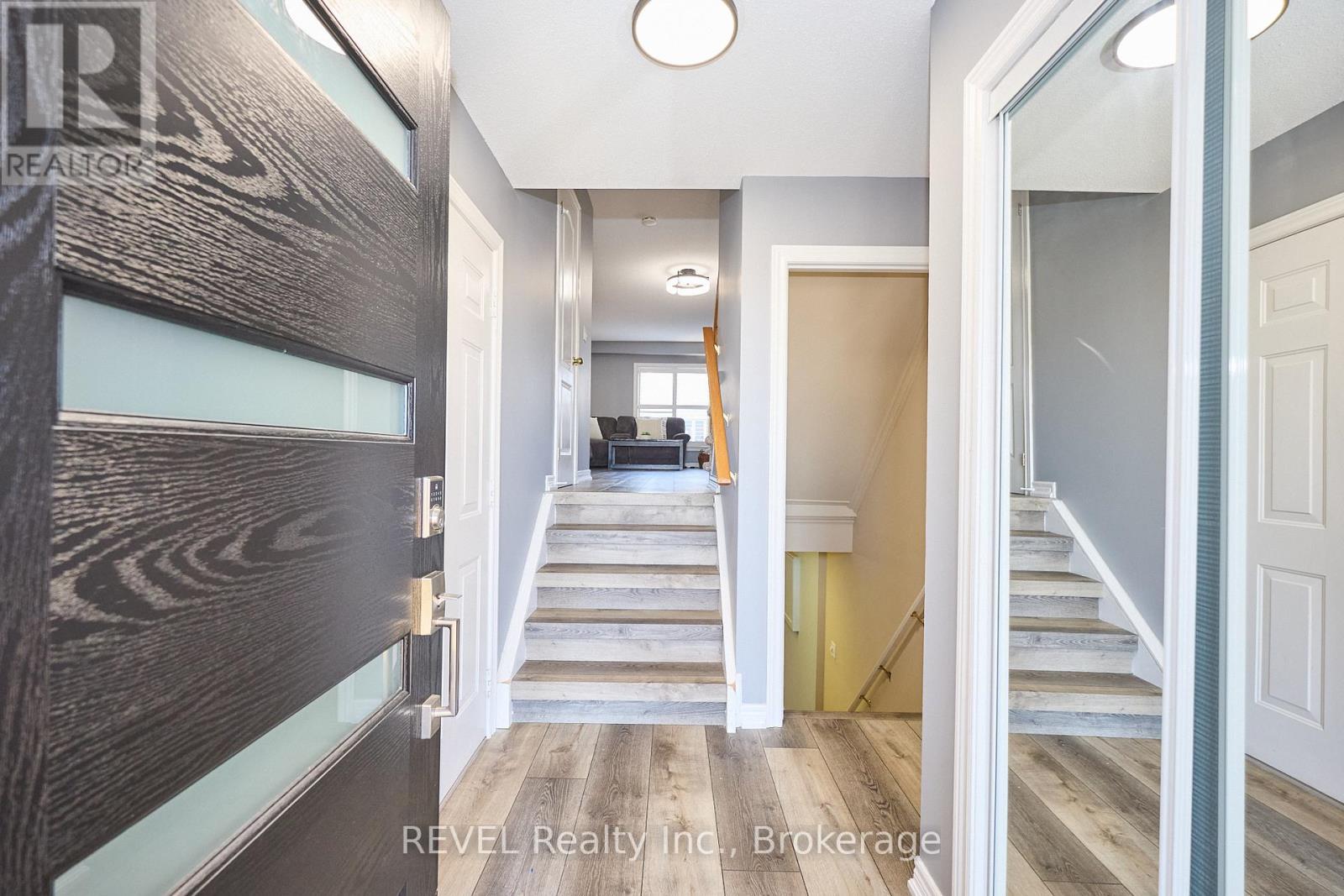 4 - 334 MAIN STREET E