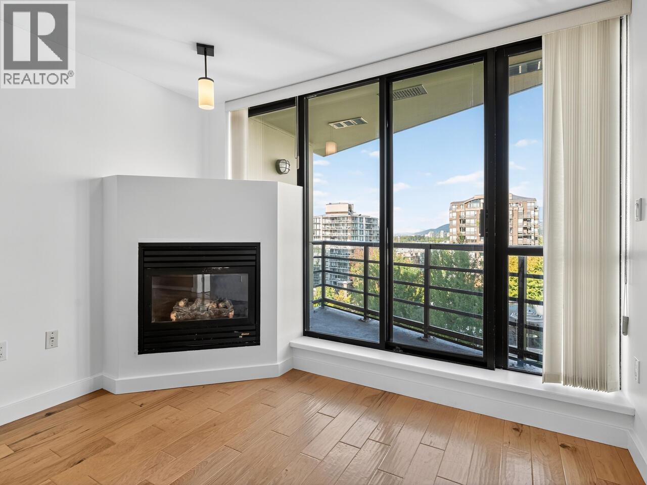 907 124 W 1ST STREET