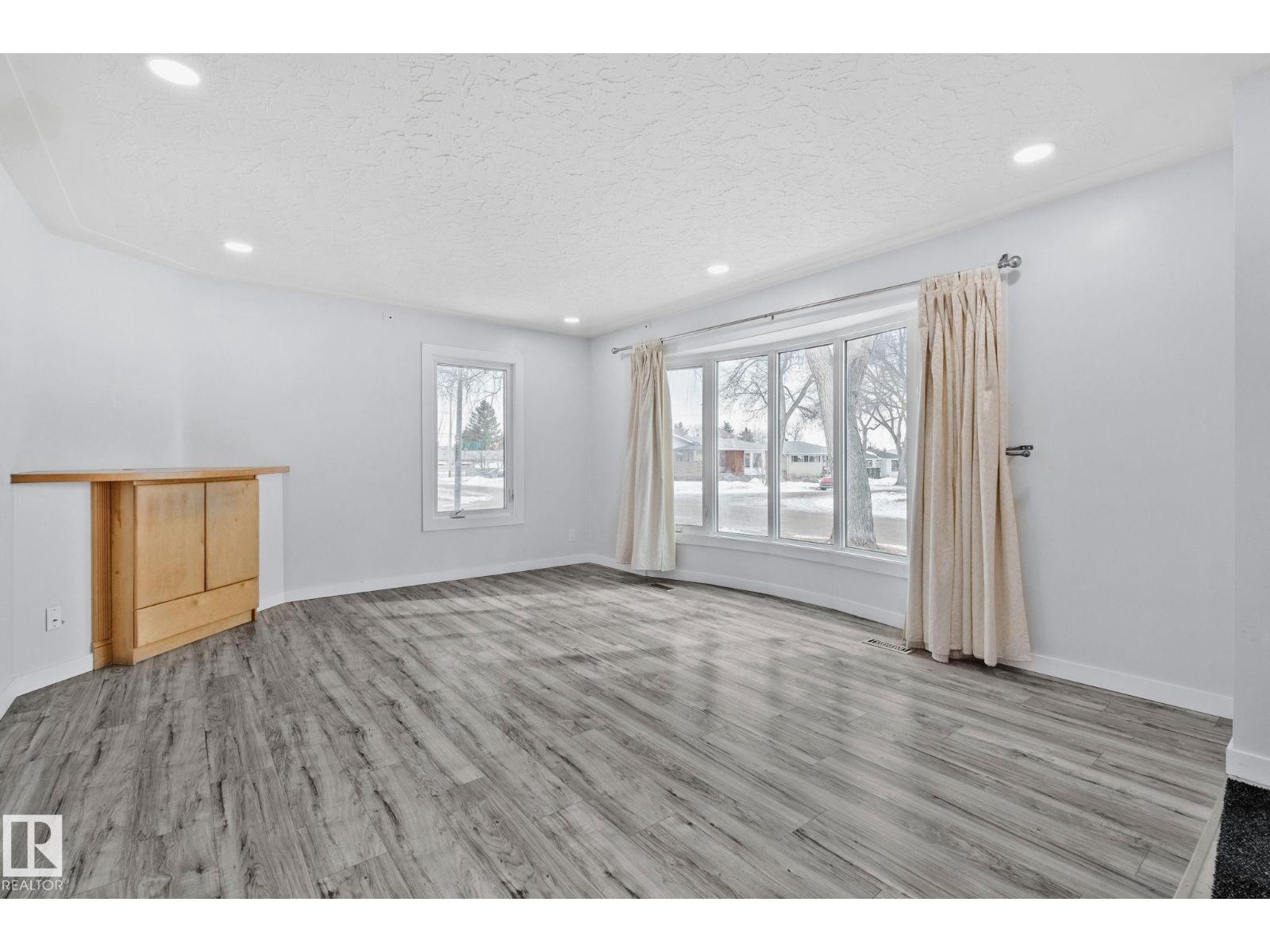 12002 37 ST NW