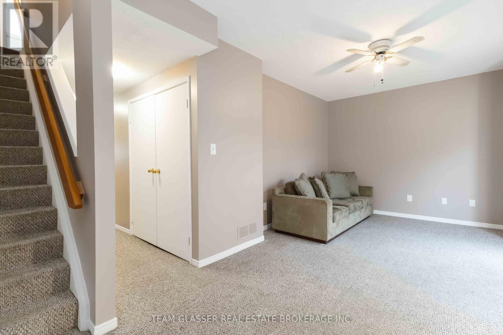 63 - 1990 WAVELL STREET