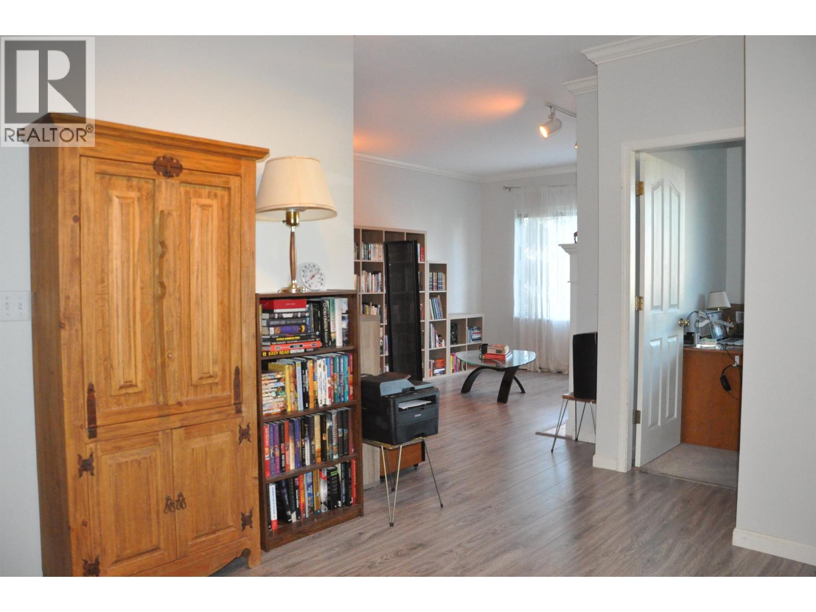 209 6688 BURLINGTON AVENUE