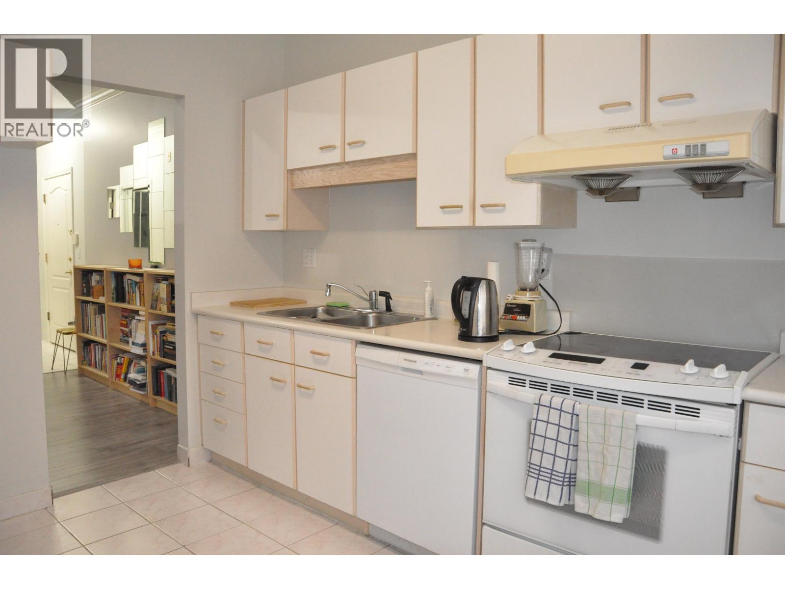 209 6688 BURLINGTON AVENUE