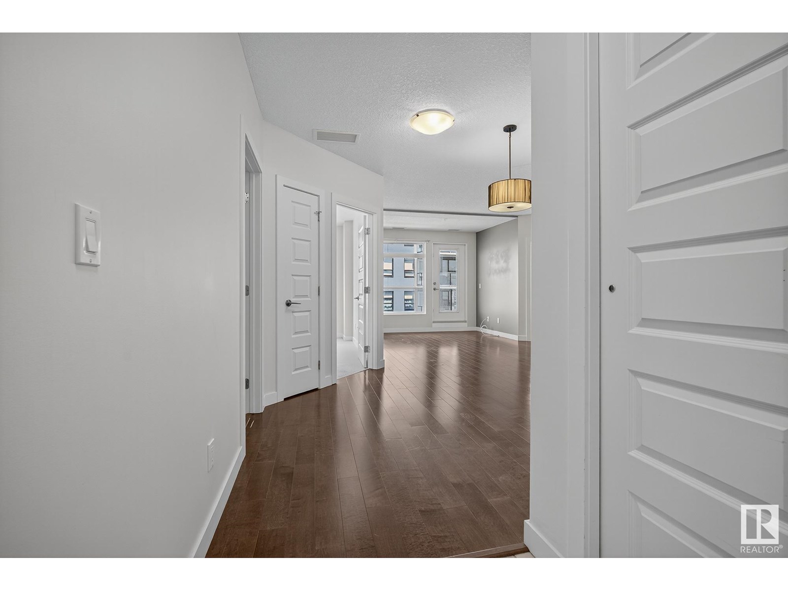 #613 5151 WINDERMERE BV SW