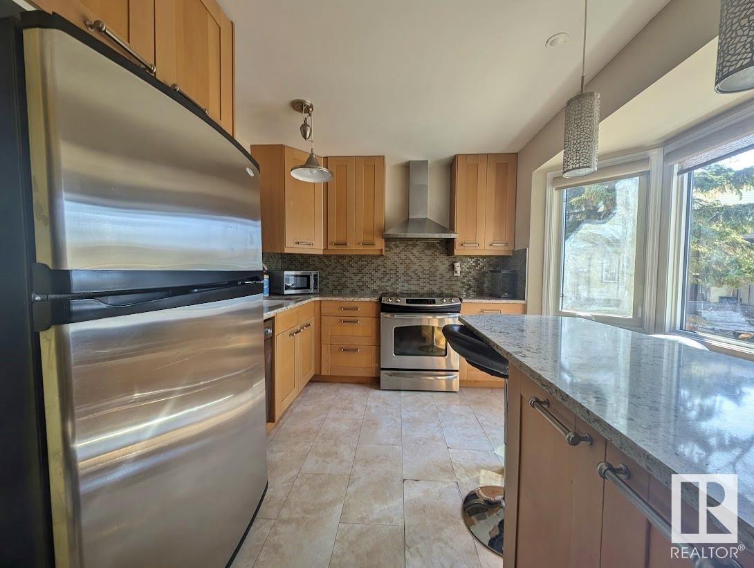 2117 141 AV NW