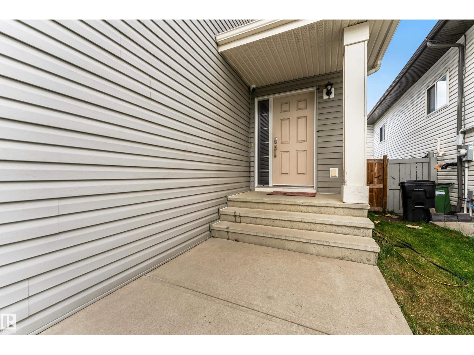 463 Tamarack Green NW