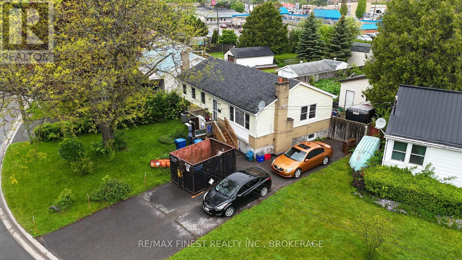 15 HOWARD CRESCENT